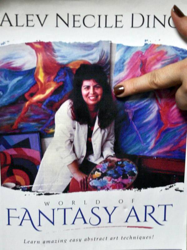 Ressam, Şair ve Yazar Alev Necile Dinç’ten Anlamlı Tablo Hediyesi