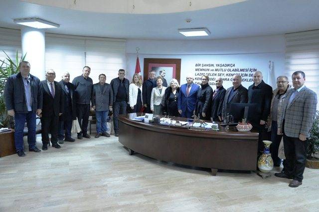 Burhaniye de Kent Konseyi yöneticileri Başkan Deveciler’i ziyaret etti
