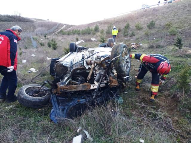 Balıkesir’de Otomobil Şarampole Yuvarlandı: 1 Ölü, 2 Yaralı