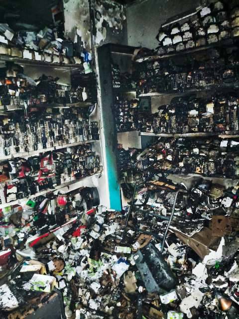 Karesi’de Elektrik Malzemeleri Satan İş Yerinde Yangın