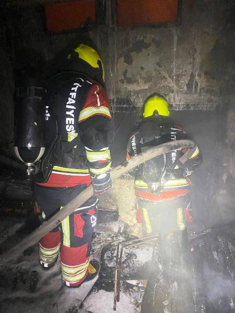 Karesi’de Çift Katlı Evde Yangın