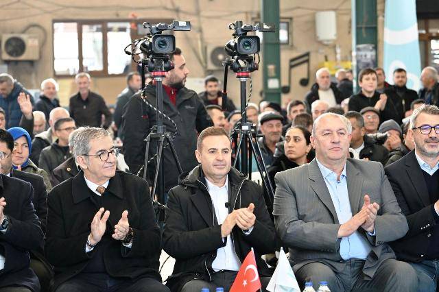 Bigadiçli üreticinin yüzünü Başkan Akın güldürdü