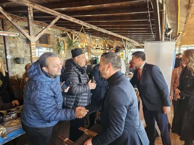 AK Parti İl Başkanı Aydemir'in Edremit'te 10 Ocak Gazeteciler Günü buluşması