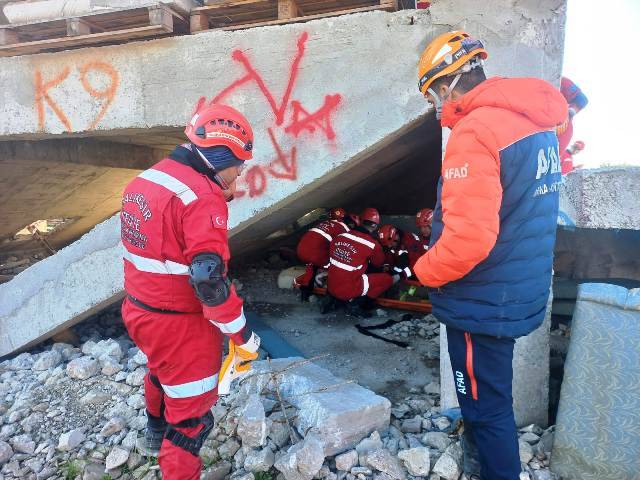 Balıkesir İtfaiyesi’nin kahramanları afetlere karşı güçleniyor