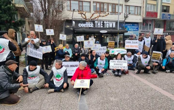 Balıkesir'de emeklilerin maaş tepkisi