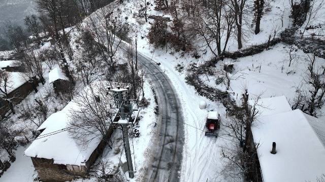 Büyükşehir Belediyesi karla mücadelede 7/24 sahada
