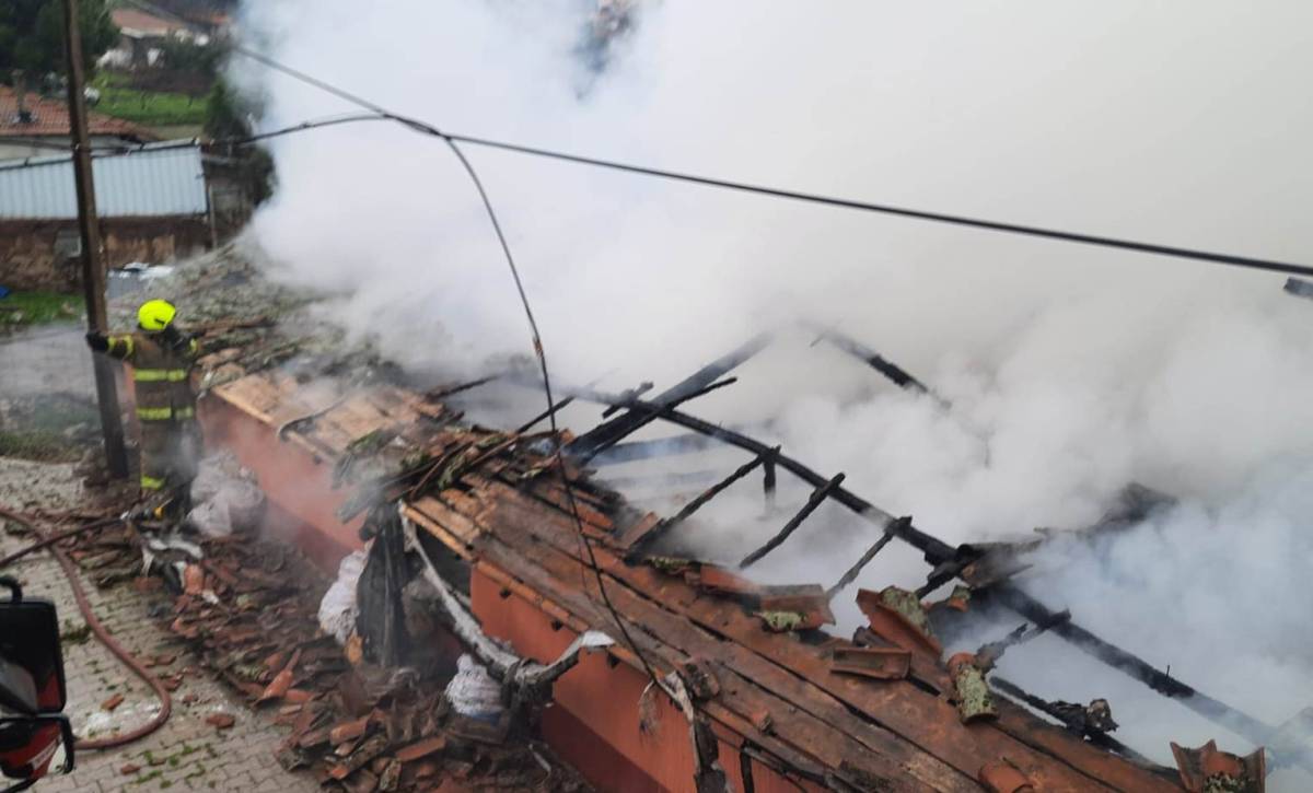 Gönen’de Ev Yangını: Aile son anda kurtarıldı