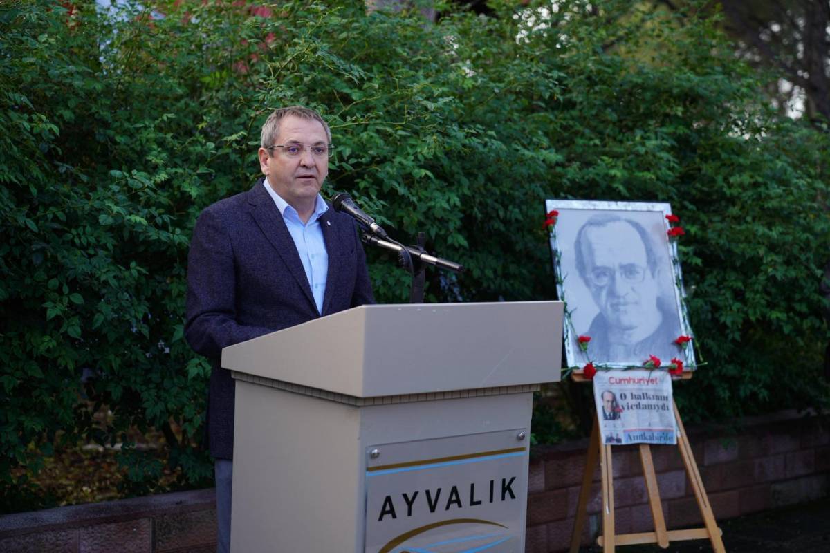 Uğur Mumcu Ayvalık'taki evinin önünde anıldı