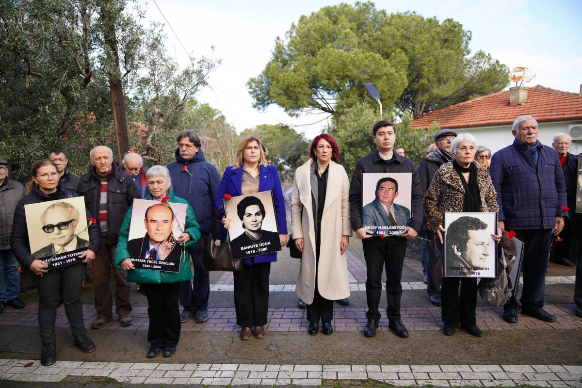 Uğur Mumcu Ayvalık'taki evinin önünde anıldı