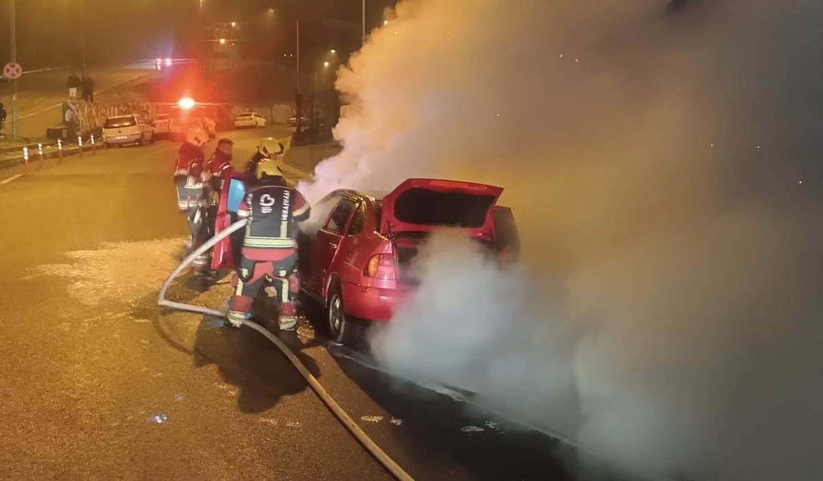 Bandırma'da araç alevler içinde kaldı