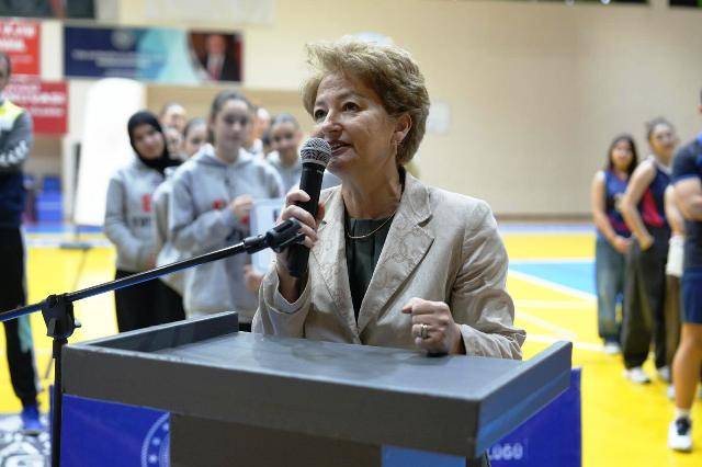 Burhaniye Belediyesi 4. Geleneksel Yıldız Kızlar Voleybol Turnuvası Başladı