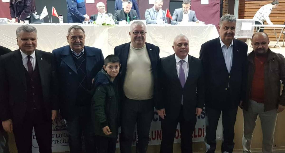 Edremit Lokantacılar ve Köfteciler Odası’nda Aykut Dürüst güven tazeledi