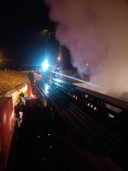 Manyas’ta Samanlık Yangını: Yüzlerce Yonca Balyası Kül Oldu