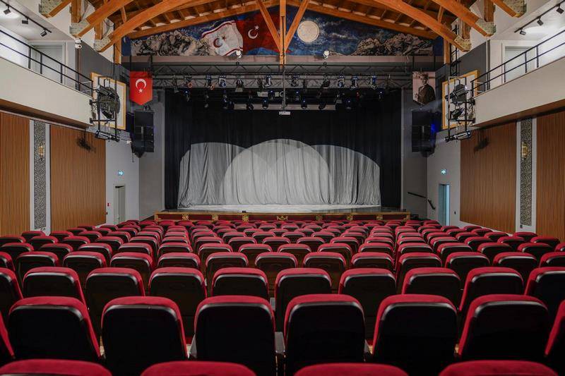 Kültür ve Sanat Kenti Ayvalık’a 300 Kişilik Salon…