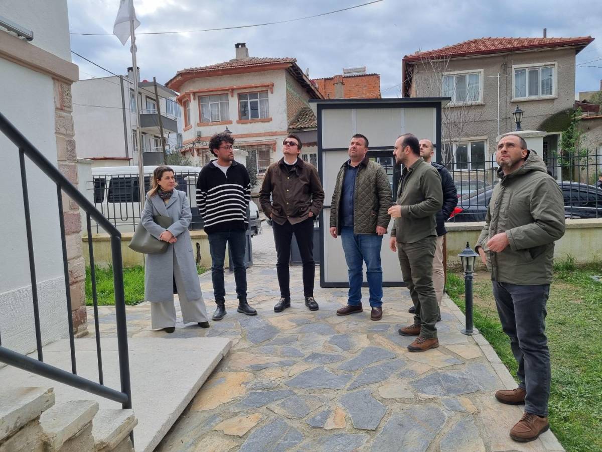 Ayvalık Alan Başkanlığı ekibinden Burhaniye Kent Arşivi’ne ziyaret
