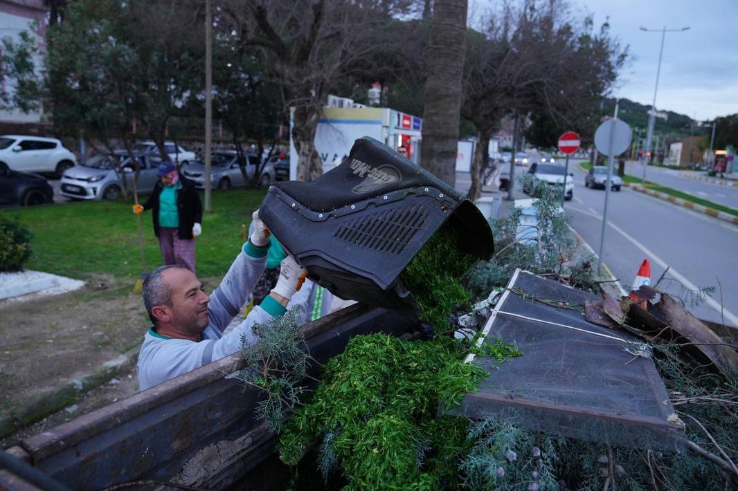 Ayvalık Belediyesi bahar hazırlıklarını sürdürüyor