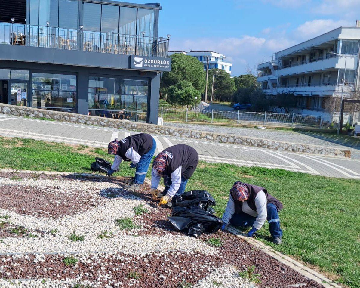 Burhaniye’de park ve yeşil alanlar yenileniyor