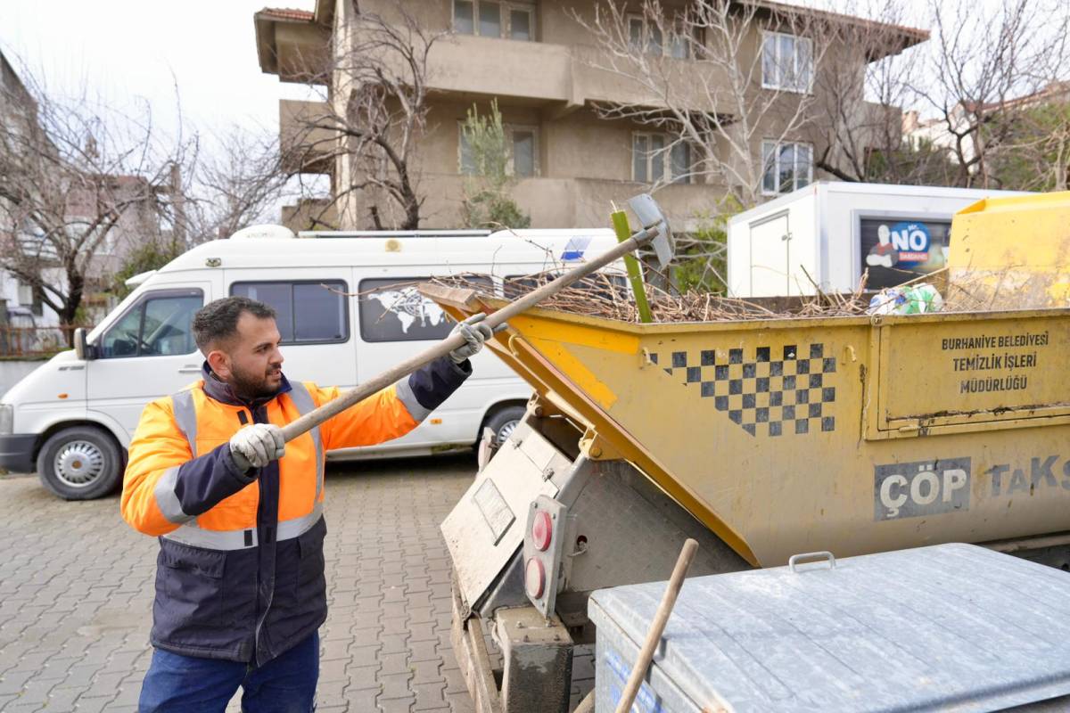 Temizlik işleri ekipleri 7/24 sahada