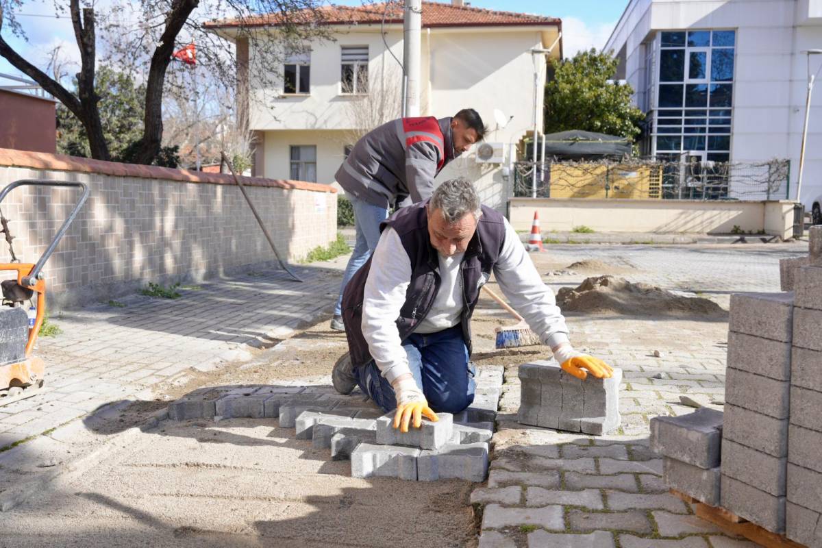 Burhaniye Belediyesi Fen İşleri Müdürlüğü çalışmalarını aralıksız sürdürüyor