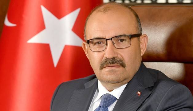Vali Ustaoğlu'ndan Berat Kandili mesajı
