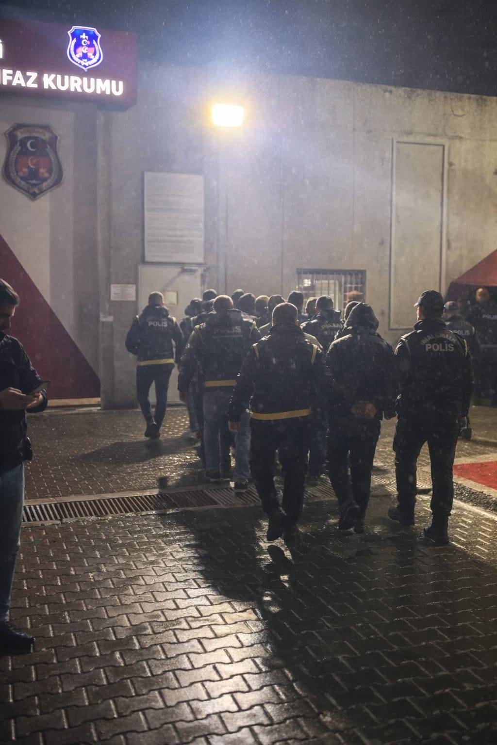 Edremit’te Kokoreççi Cinayeti: 6 Kişi Tutuklandı