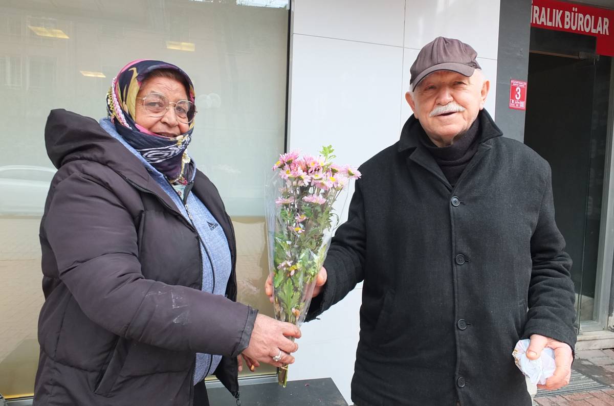 Burhaniye’ de Çiçekçiler 14 Şubatı bekliyor