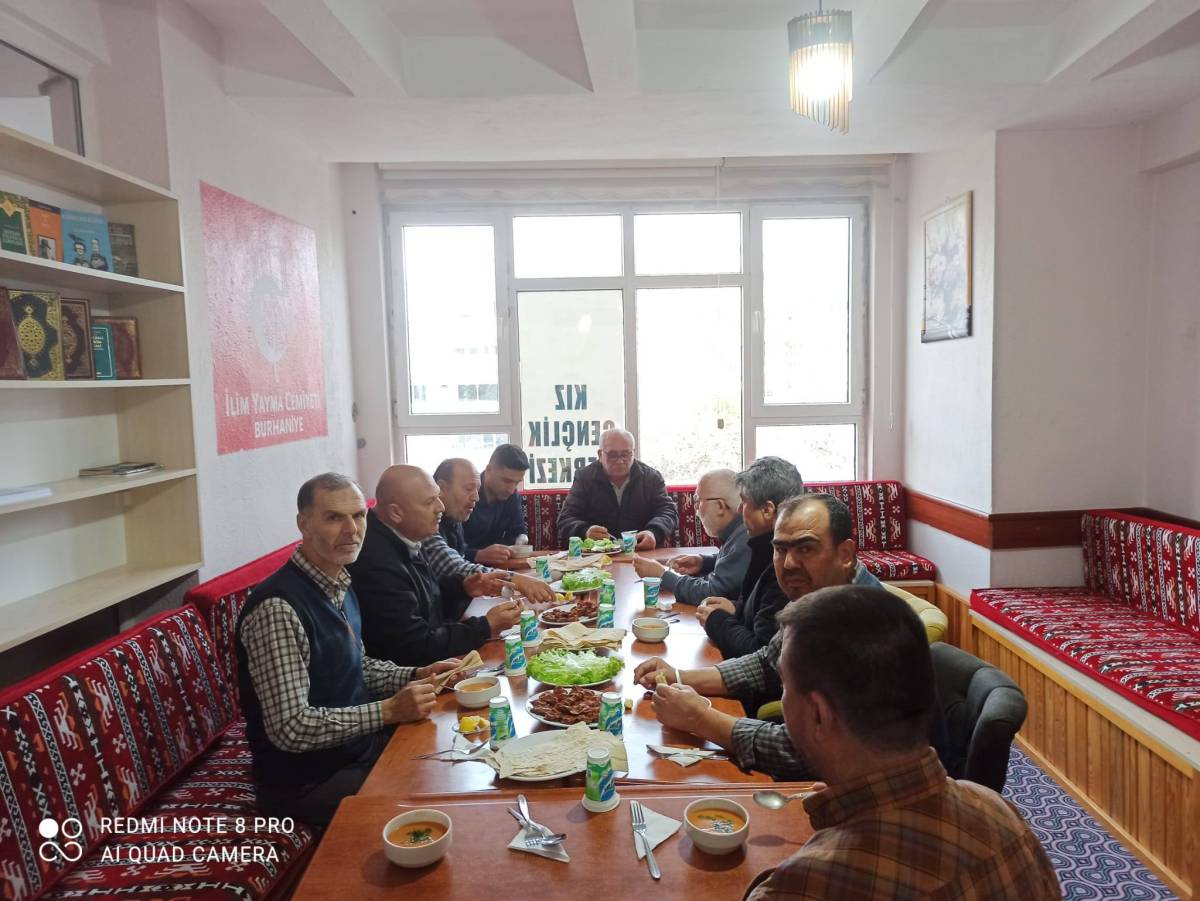 Burhaniye’de İlim Yayma Cemiyetinden Hoş Geldin Ramazan Yemeği