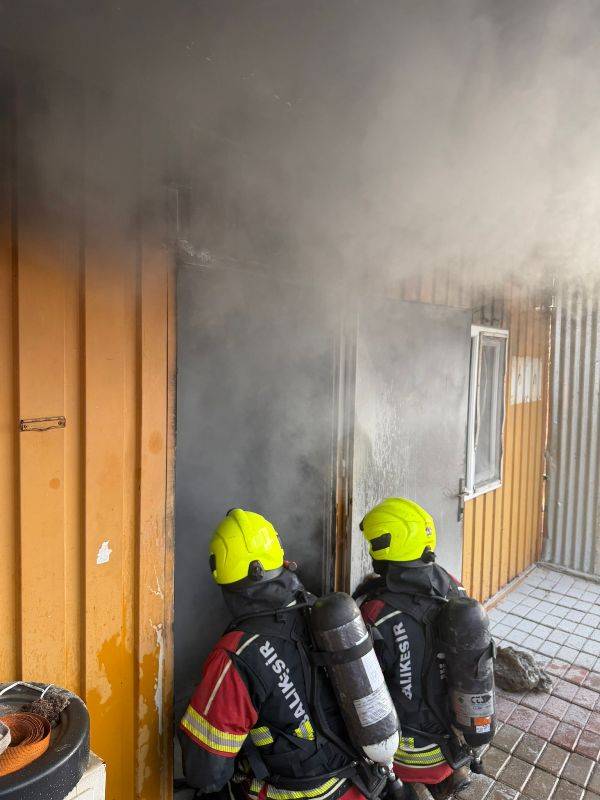 Bandırma’da işyeri konteynerinde yangın
