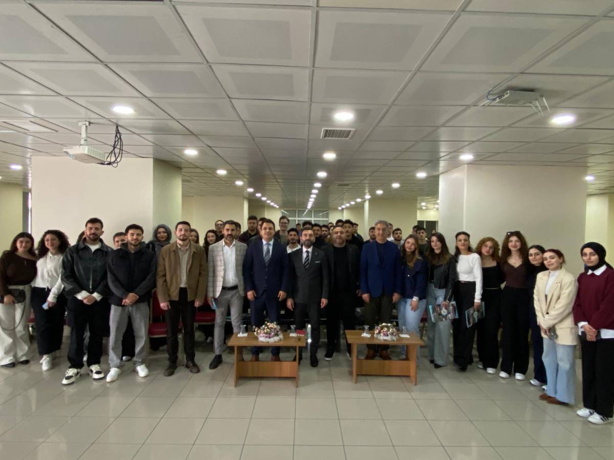 Burhaniye de Dekan–Öğrenci Buluşması’nın İkincisi Gerçekleştirildi