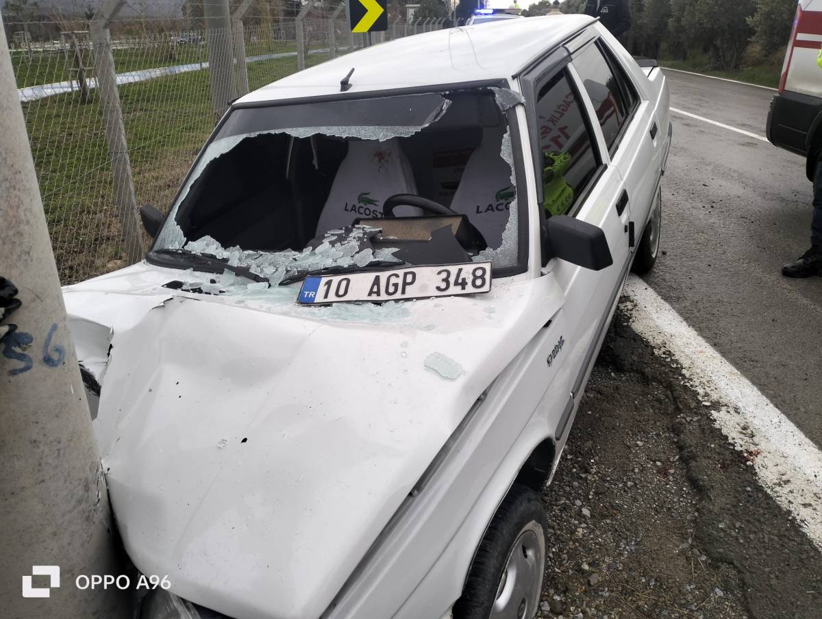 Havran’da otomobil elektrik direğine çarptı: 1 yaralı