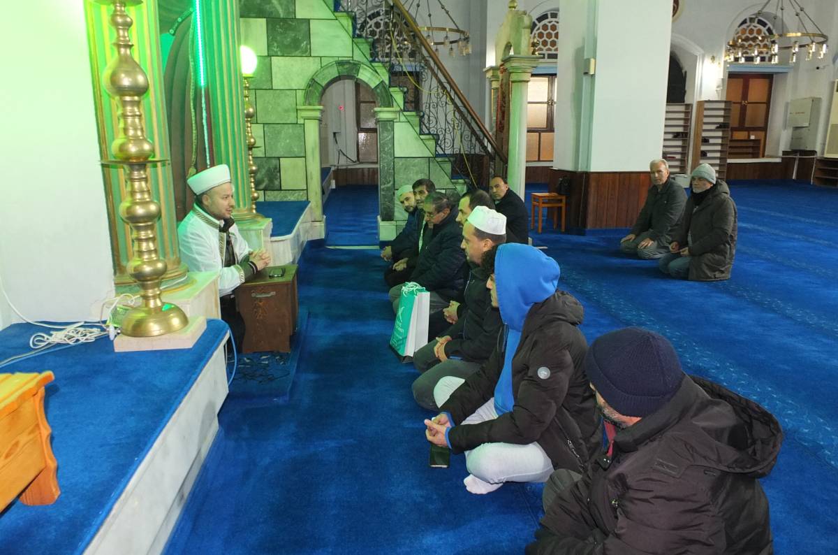 Burhaniye de Türkiye Gençlik Vakıfından Sabah Namazı Buluşması