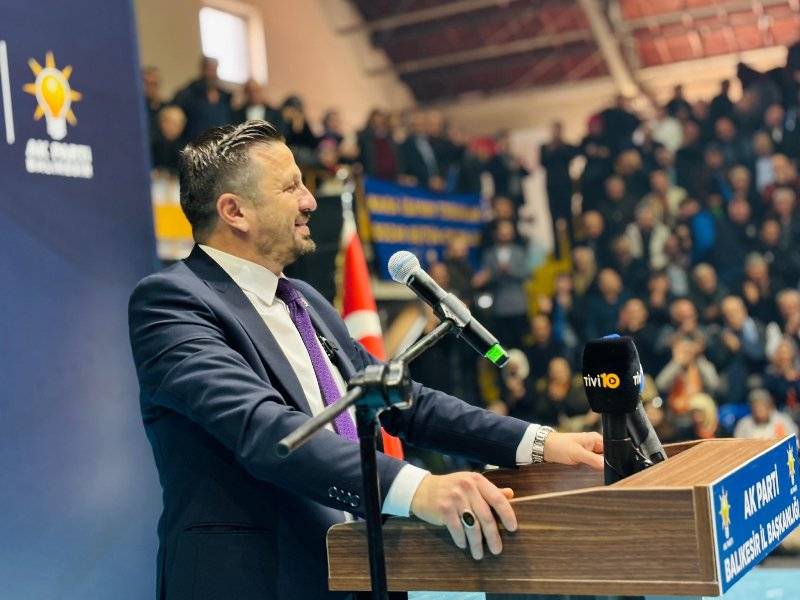 Balıkesir’de AK Parti’ye Toplu Katılım: Kurtdereli Spor Salonu’nda Coşkulu Toplantı