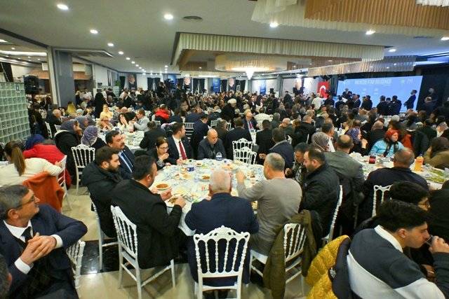 Balıkesir'de Dervişoğlu iftar yemeğine katıldı