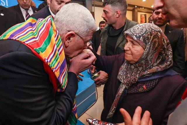 Balıkesir'de Dervişoğlu iftar yemeğine katıldı