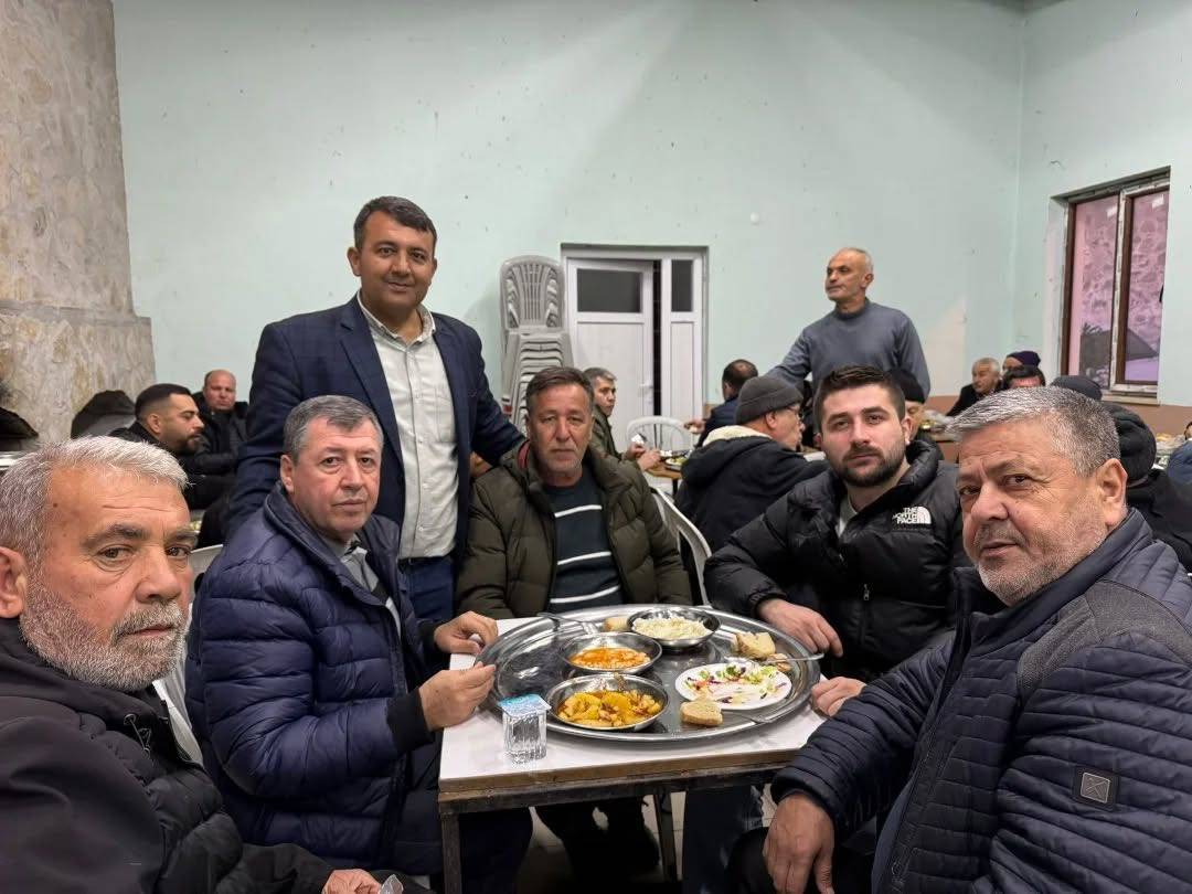 Burhaniye’de toplu iftar geleneği devam ediyor