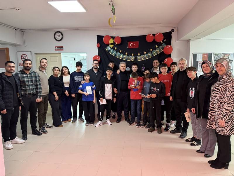 Canbey, Sevgi Evleri’nde çocuklarla sahur yaptı