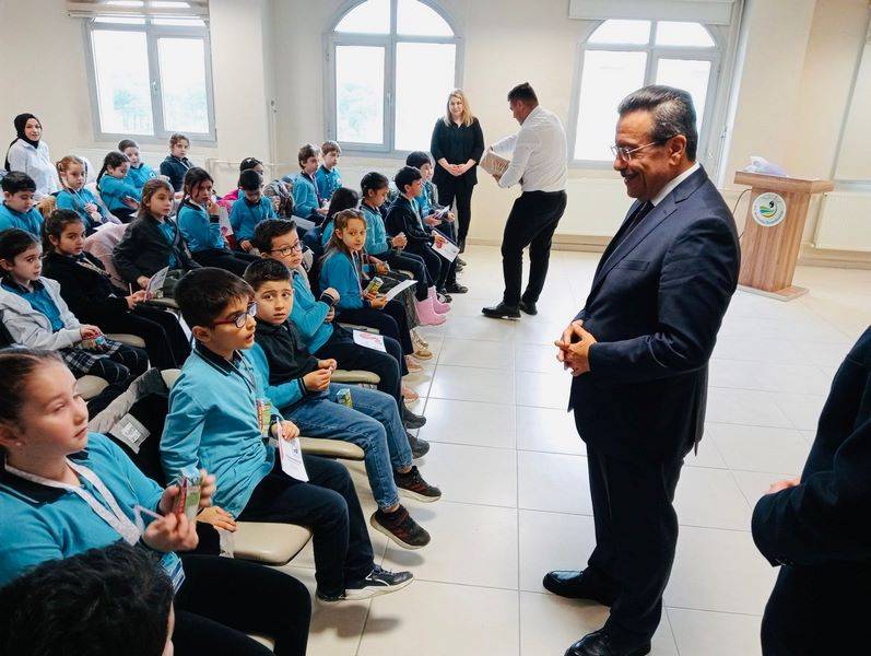 Burhaniye'de Kaymakam Atilla, öğrencileri ağırladı