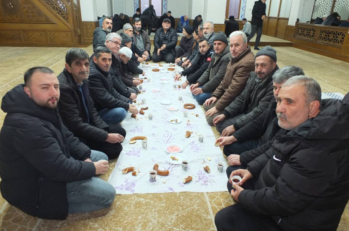 Burhaniye de Sabah Namazı Buluşması Mehmet Kocaatlı Caminde yapıldı