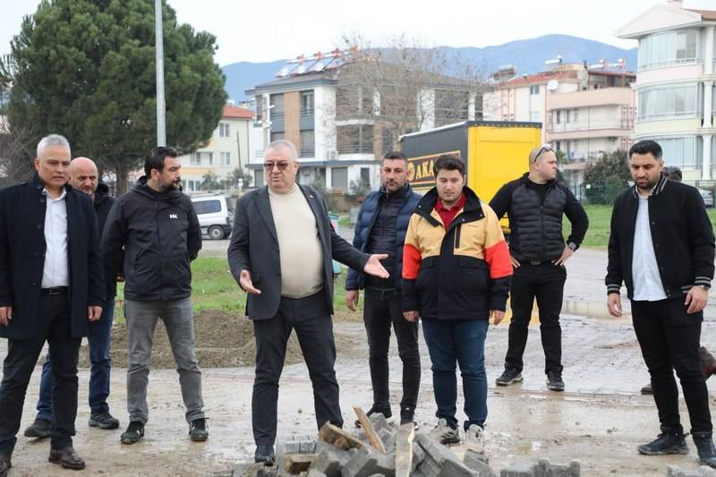 Edremit’te yol seferberliği sürüyor: 14 ekip aynı anda sahada