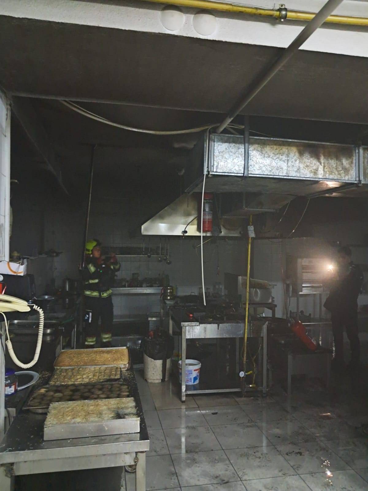 Edremit’te Otelde Mutfak Yangını Paniğe Neden Oldu