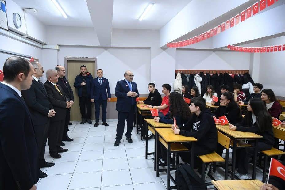 Balıkesir'de İkinci Dönem, Bayrak Sevgisiyle Başladı