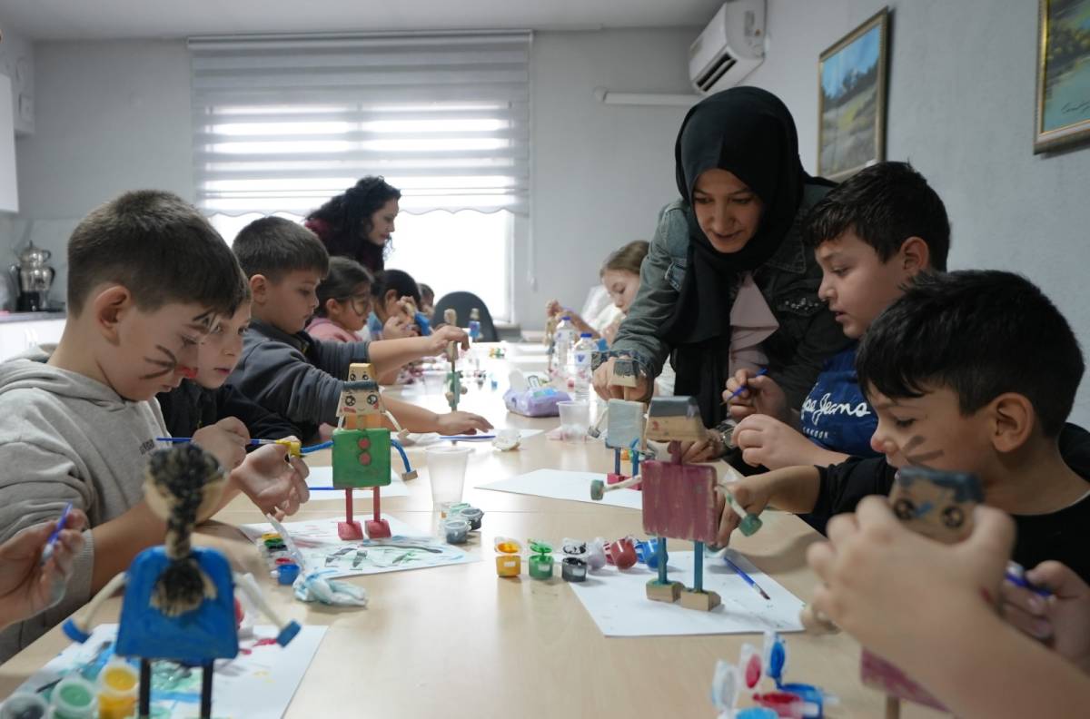 Başkan Akın’ın yarıyıl armağanı çocukları da aileleri de sevindirdi