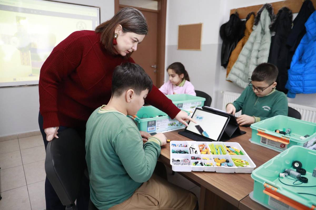 Burhaniye Belediyesi Robotik Kodlama Kursu Devam Ediyor