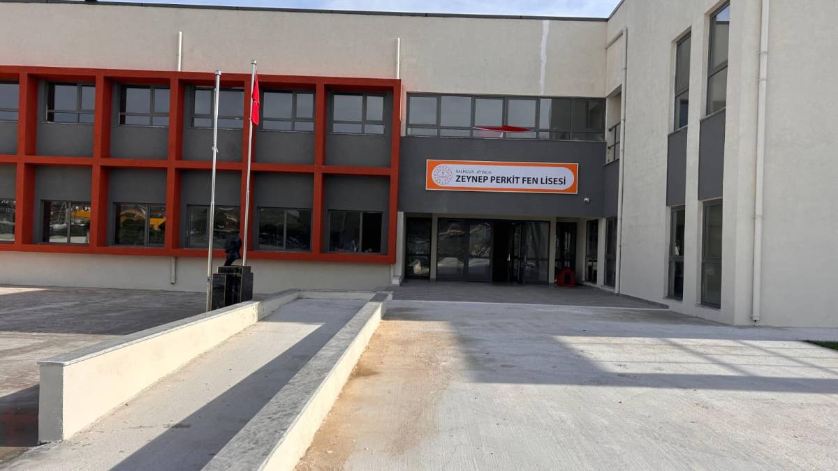 Ayvalık Zeynep Perkit Fen Lisesi Yeni Nesil Binasında Eğitime Başladı