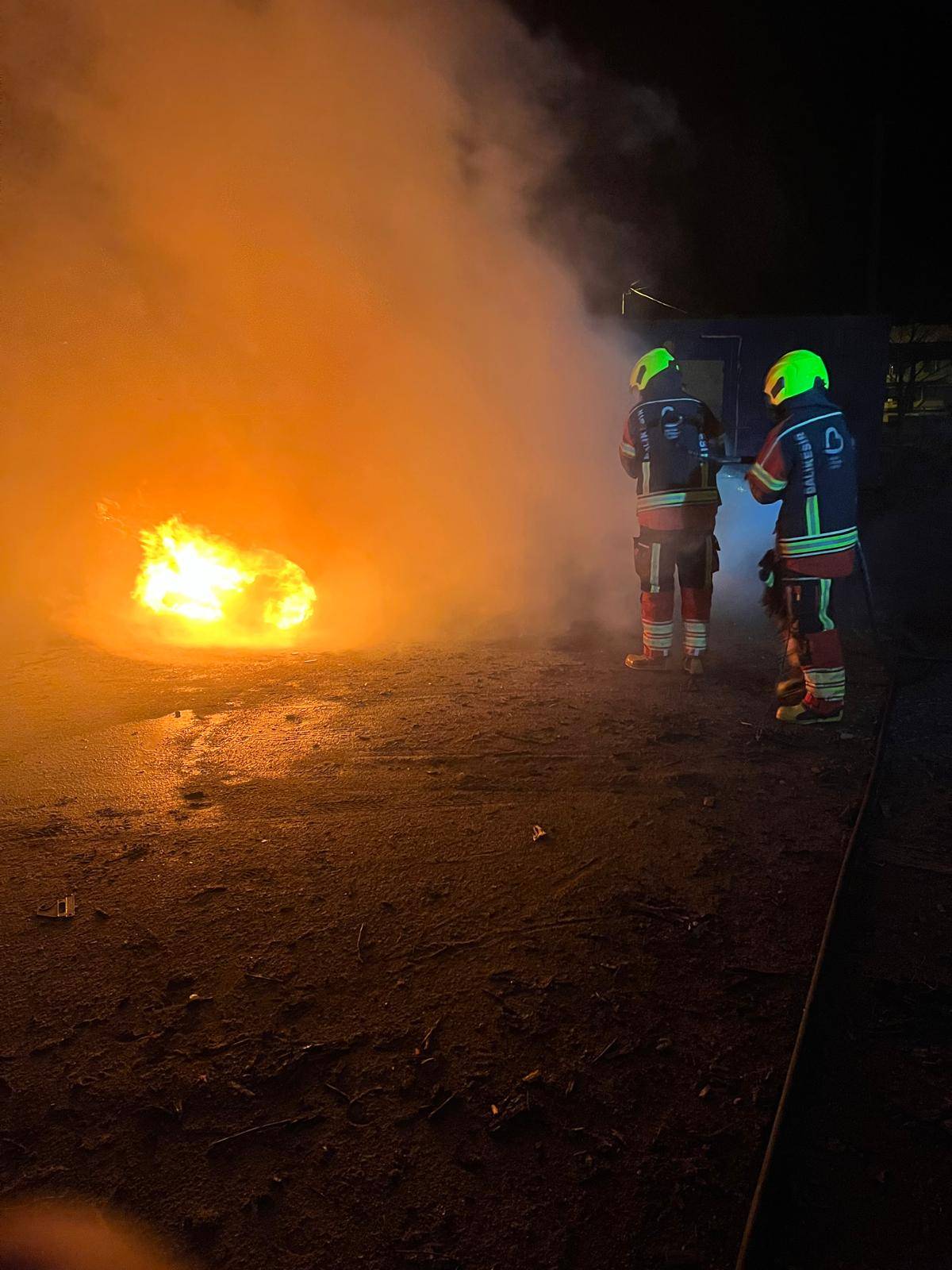 Erdek’te araç yangını