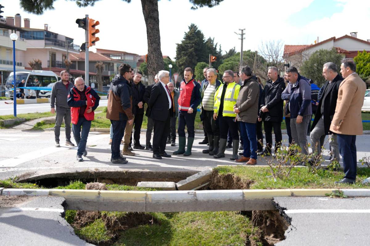 Burhaniye'de yol göçüklerine yerinde inceleme