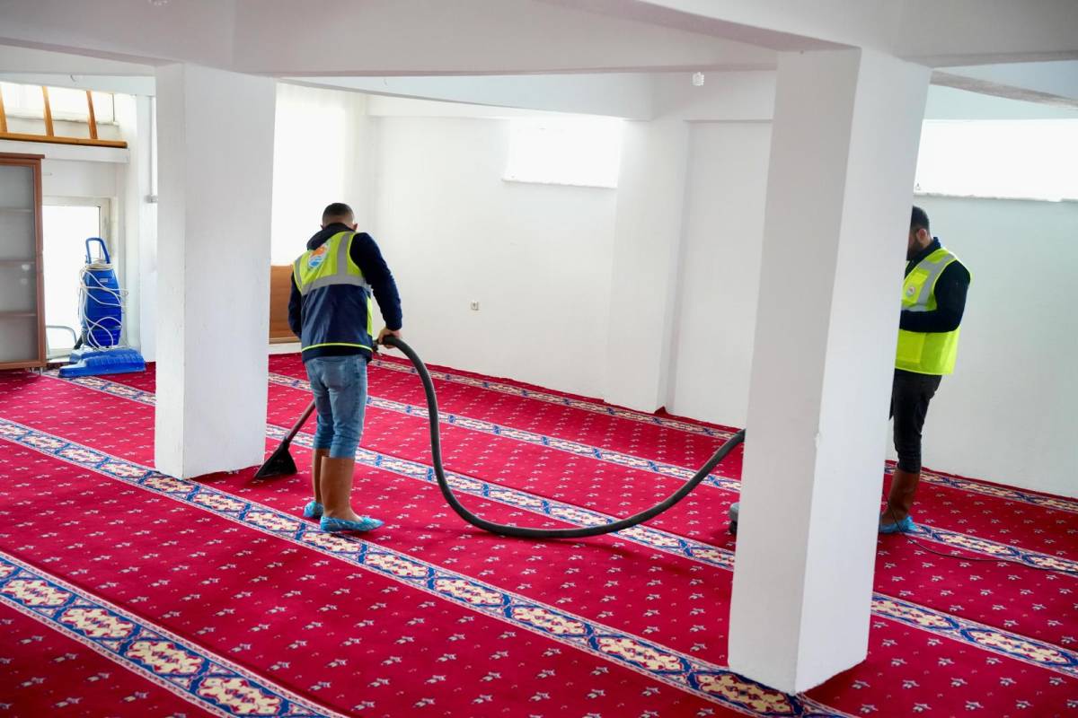 Gömeç Belediyesi’nden Ramazan Öncesi Camilerde Kapsamlı Temizlik