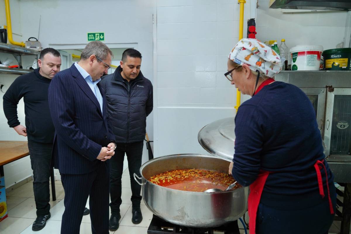 Ayvalık Belediye Başkanı Mesut Ergin: “Ramazan paylaşmaktır.”