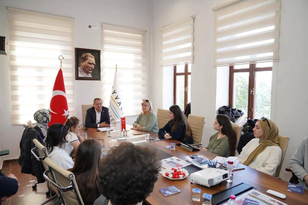 Başkan Mesut Ergin: “Gençlerin Ürettiği Fikirler Ayvalık’ın Geleceğine Işık Tutuyor”