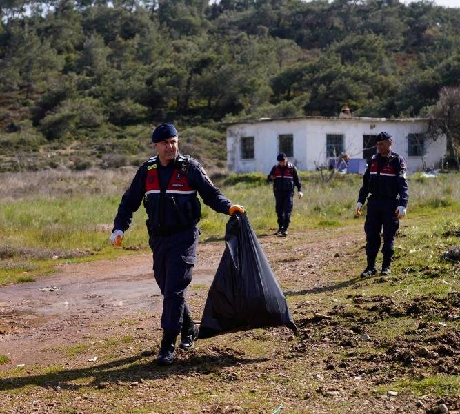 Çevre dostundan anlamlı tepki: İzmariti Cebime Atın, Doğaya Değil!